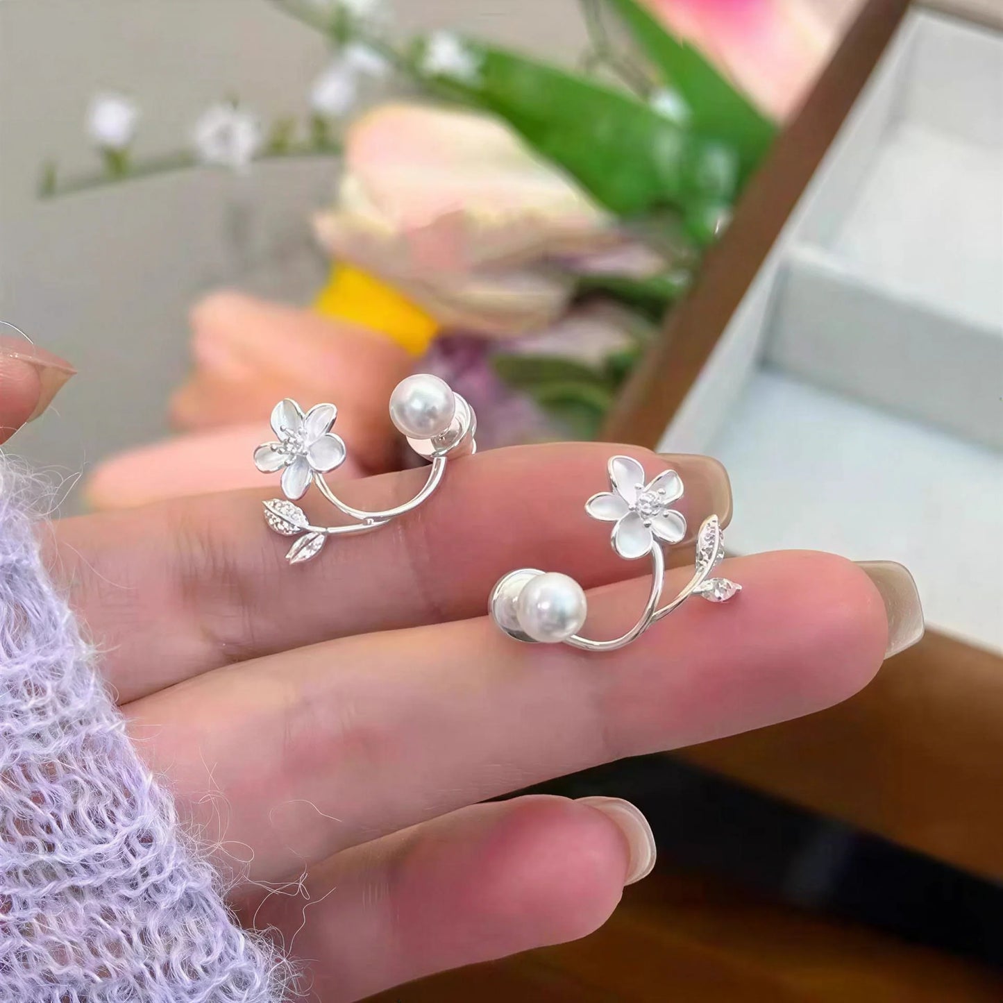 🎀Eteriske blomsterøreringer: Øredobber i sterlingsølv med blomster og perler til kvinner