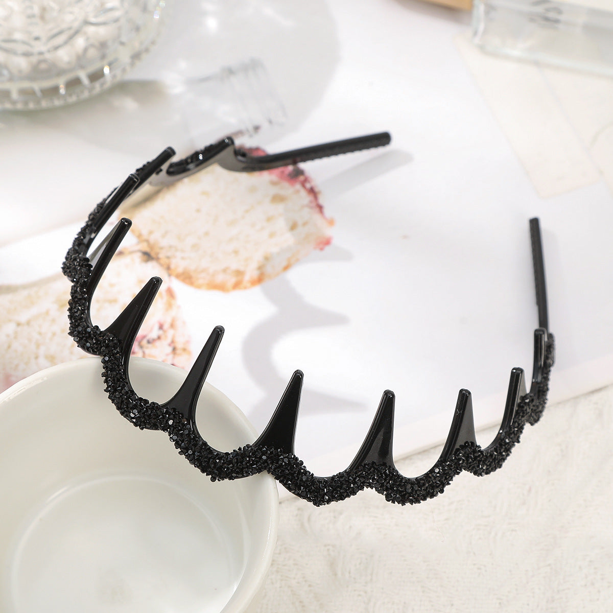 💥Sett med bølgete krystallpannebånd - Lette, sklisikre og jentete hårsmykker, glitrende bølgete pannebånd med krystalldetaljer til bryllup og hverdagsbruk, jentete og feminine tilbehør