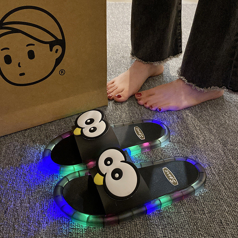 👣Søte tøfler med tegneseriefigurer som lyser