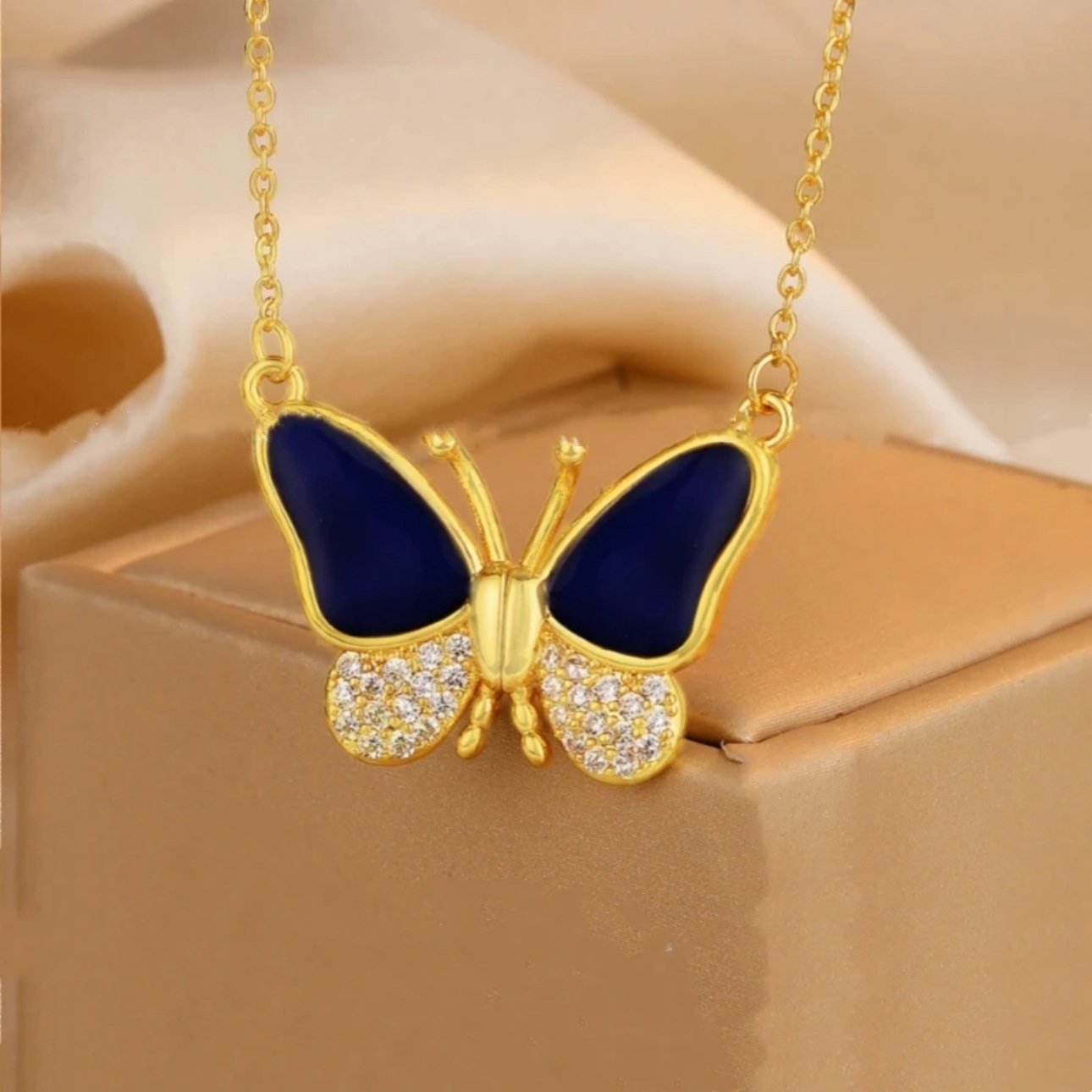 Hot Sale🔥Magnetic Gradient Gemstone Butterfly Necklace