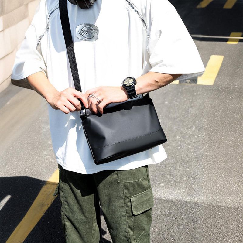 Men’s Multi-compartment Crossbody Bag